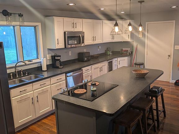 2nd image of 1208 N Sheridan Rd