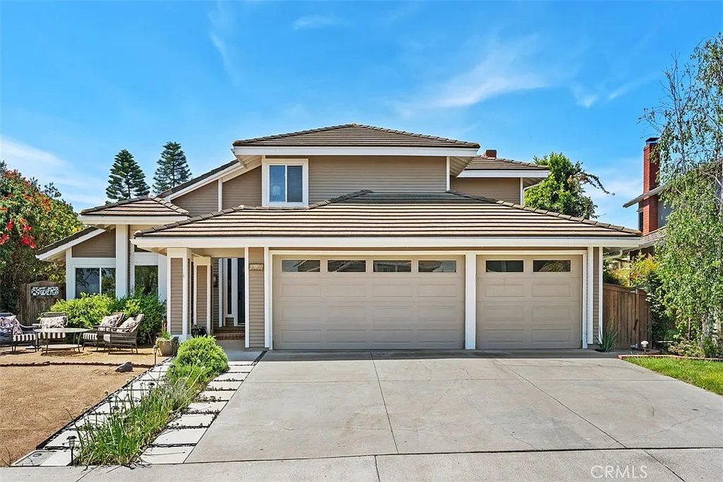 4 bed, 2288 sqft, $8,000 — Photo 1