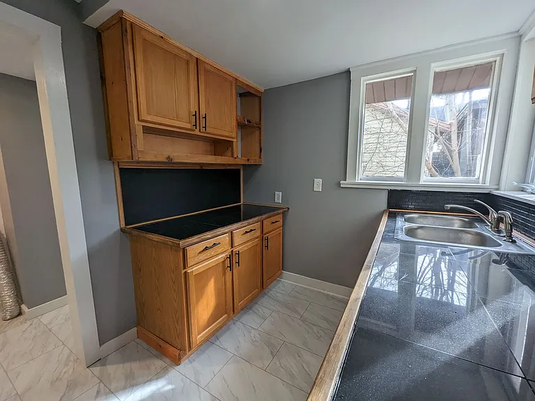 44 White St — Photo 15
