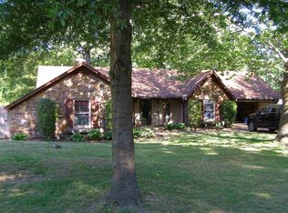 950 Misty Glen Dr, Collierville, TN 38017