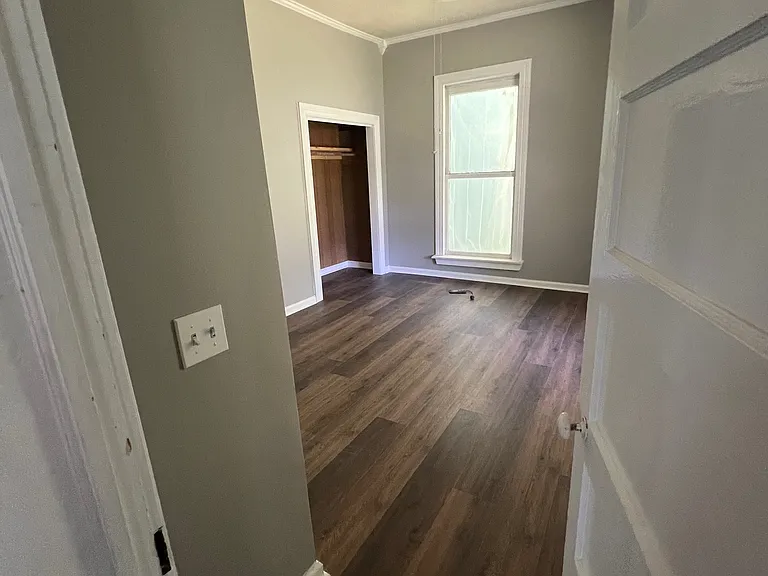 1341 Veterans Pkwy — Photo 8