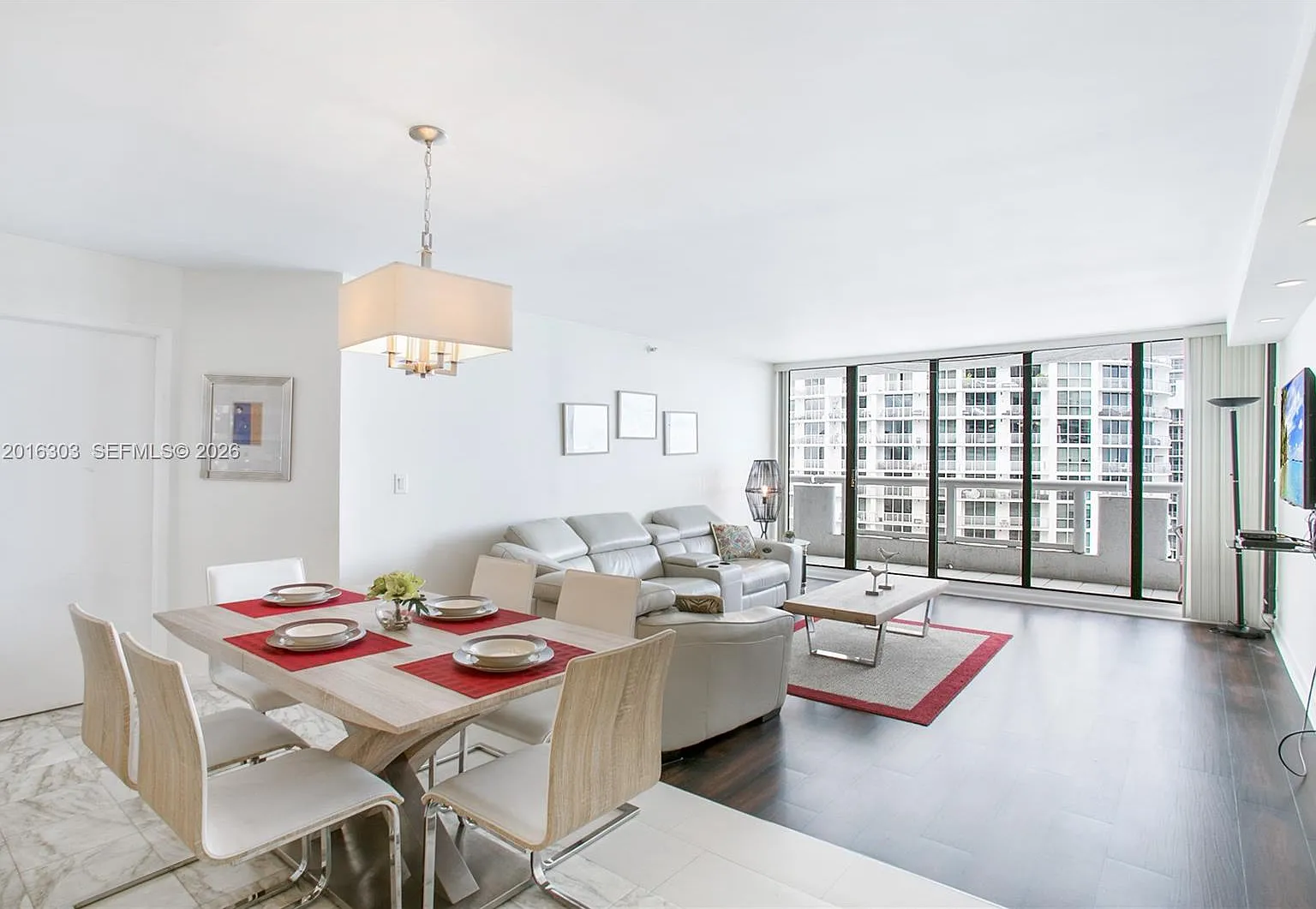 Venetia Condo — Photo 4