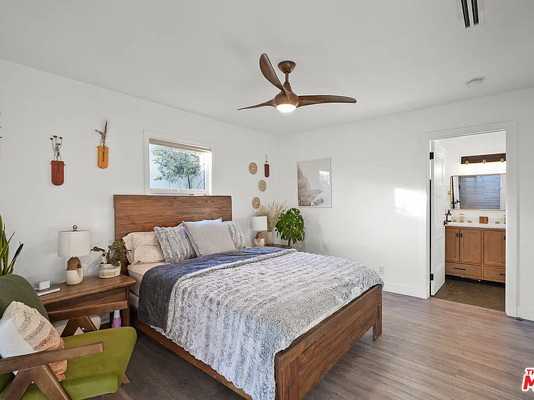 14828 Saticoy St — Photo 13