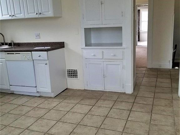4th image of 1300 McCausland Ave