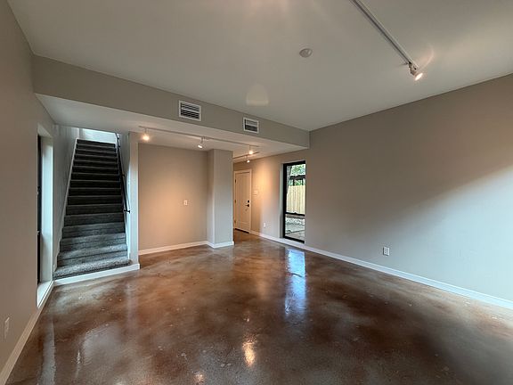 3rd image of 957 Woods Ave