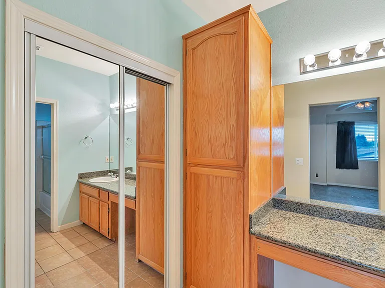 1061 Vermont Ave — Photo 28