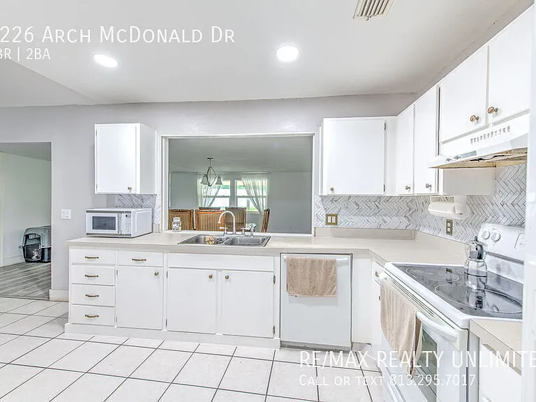 2226 Arch McDonald Dr — Photo 7