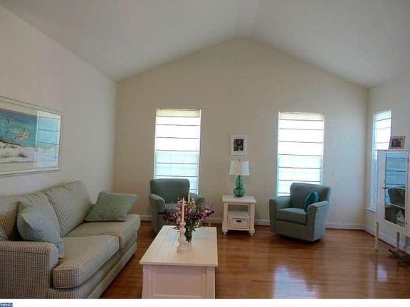 5th image of 29449 Glenwood Dr