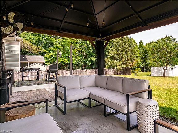 5th image of 2605 Macdougall Dr