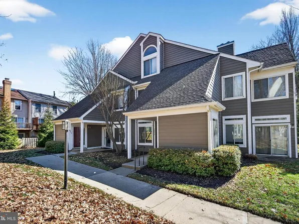 12200 Fort Buffalo Cir #527, Fairfax, VA 22033