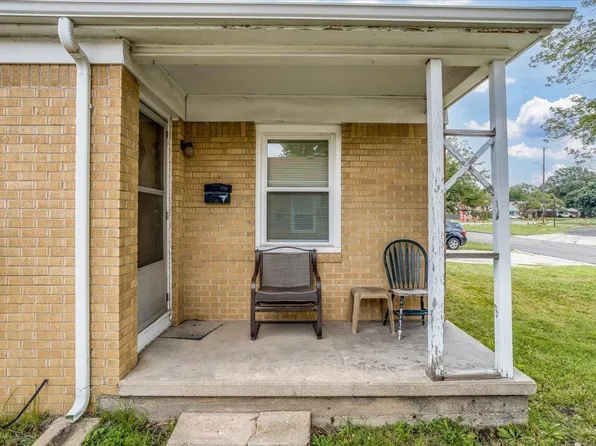 829/827 S Hillcrest St, Wichita, KS 67218