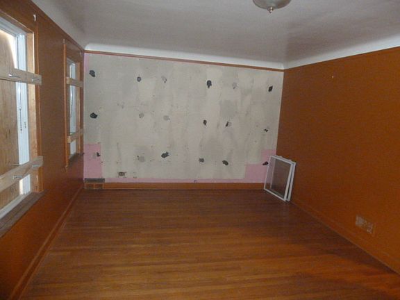 2nd image of 10206 S Saint Lawrence Ave