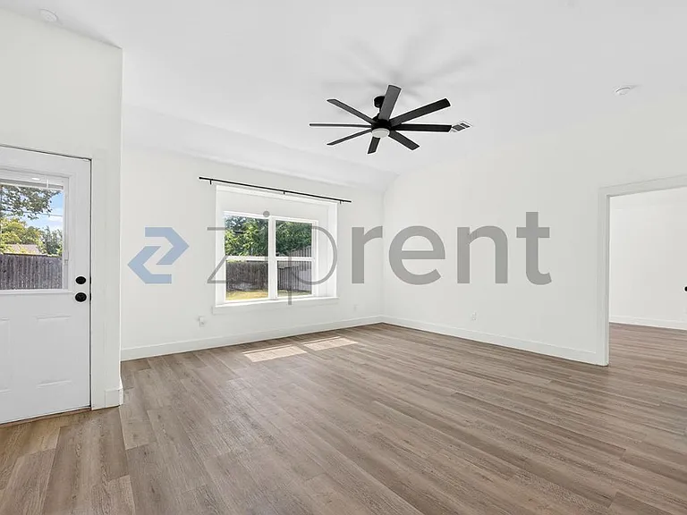4941 Townsend Dr — Photo 11