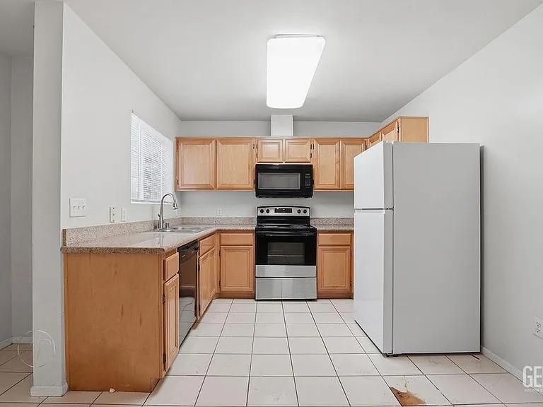 600 E Hosking Ave #10 — Photo 28