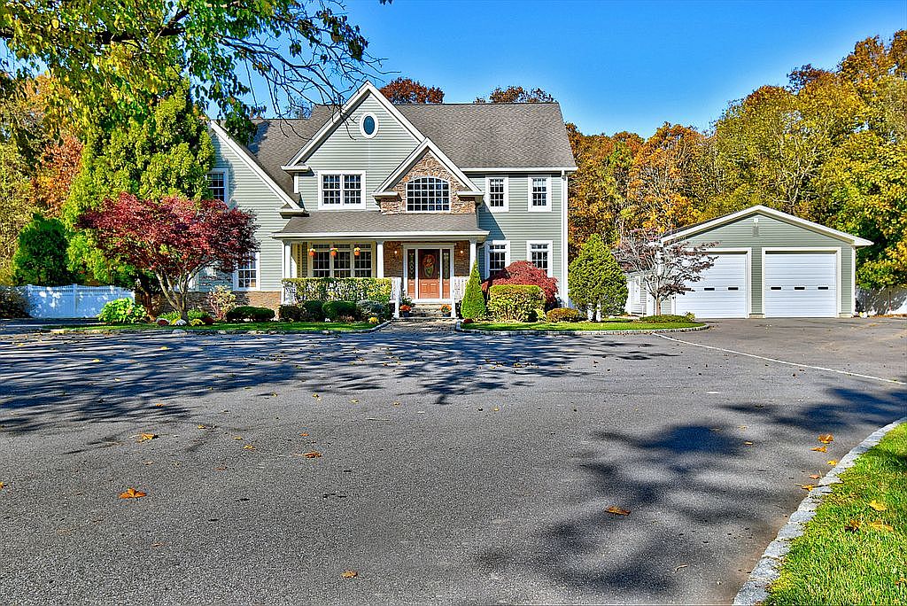 925 Church St, Bohemia, NY 11716 Zillow