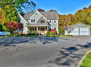 925 Church St, Bohemia, NY 11716