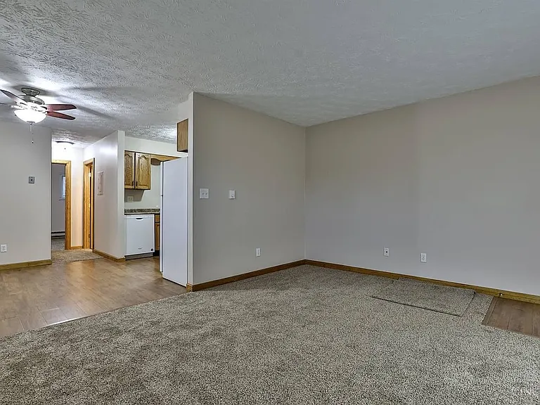6 Camelot Ct #13 — Photo 11