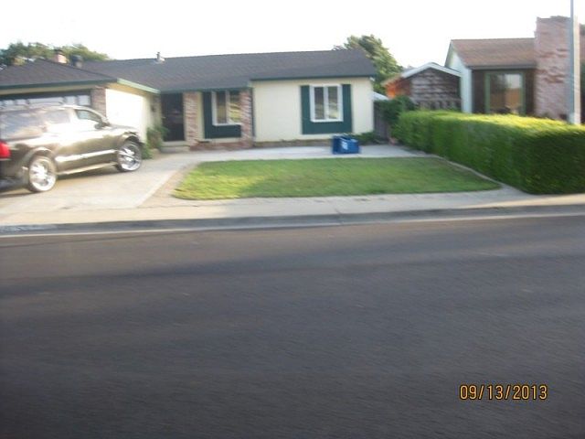 2nd image of 34805 Begonia St