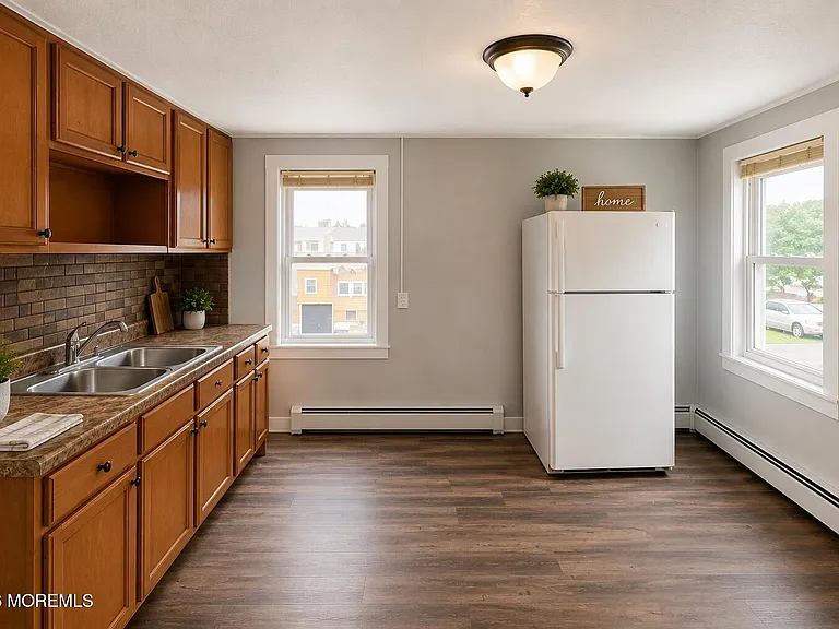 135 Whitehead Ave #UPSTAIRS — Photo 3