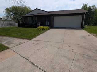 1471 Chatham Dr, Saginaw, MI