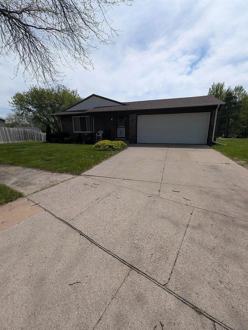 1471 Chatham Dr photo 1