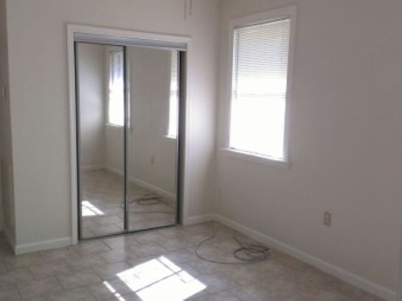 3rd image of 2068 Saint Denis St