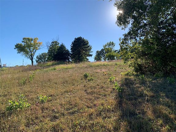 2nd image of 705 E Highway 28