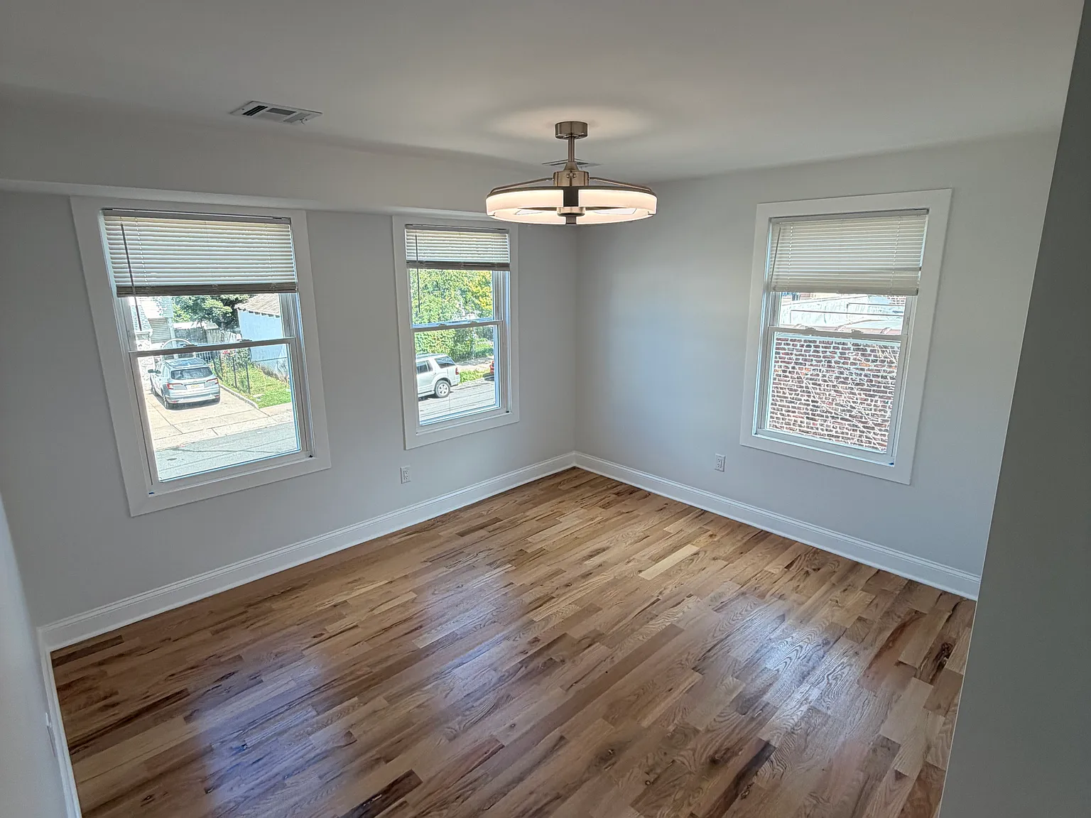 3 bed, 750 sqft, $3,450 — Photo 3