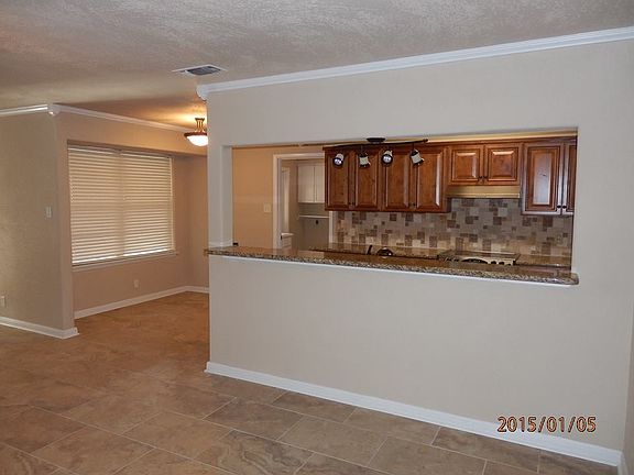 3rd image of 132 Patrick Henry Dr