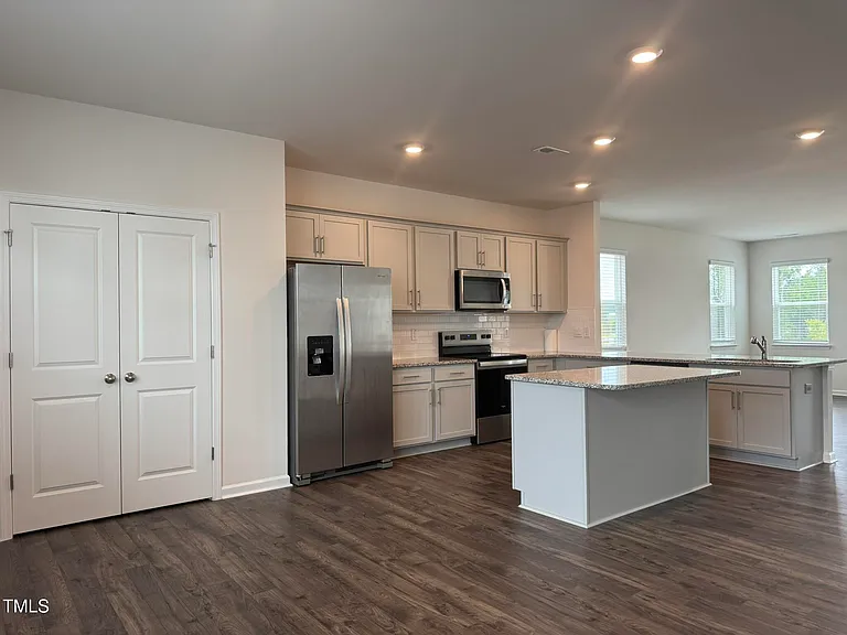 724 Dorset Stream Dr — Photo 15