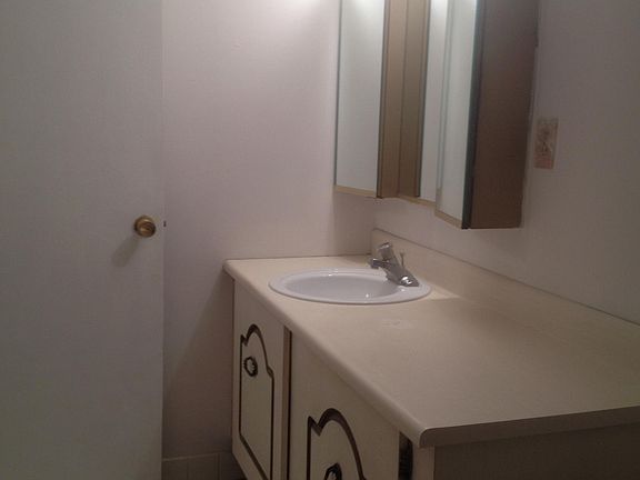 2nd image of 16 Candlewood Dr