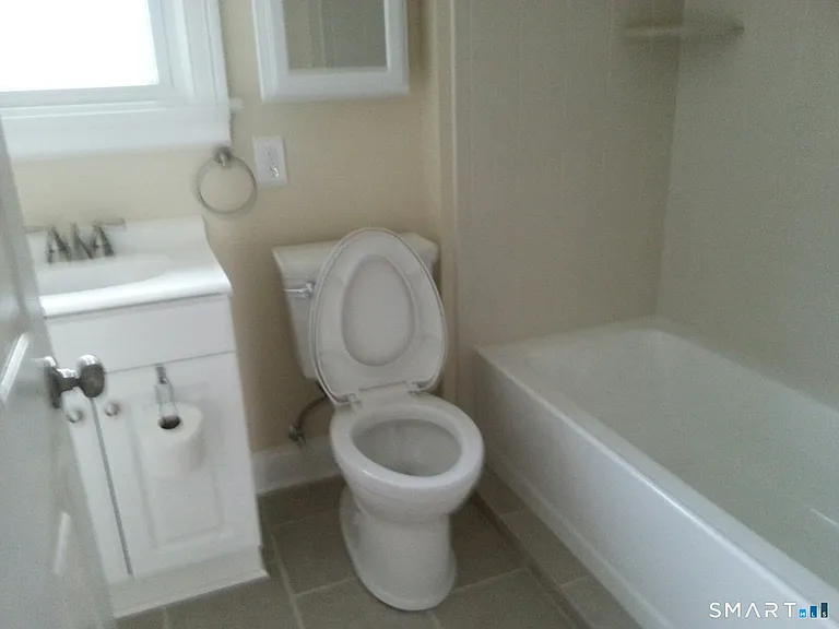 356 Townsend Ave — Photo 14