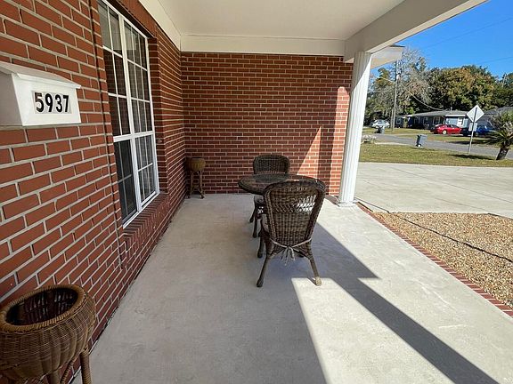 5th image of 5937 Woodside Dr