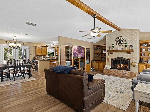 3rd image of 492 Leisure Ln
