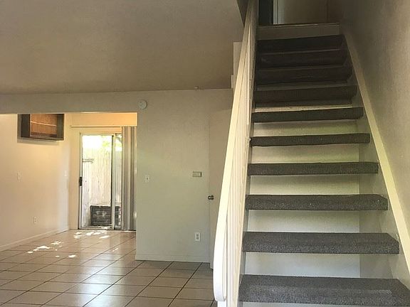 2nd image of 328 E Elm St APT 5