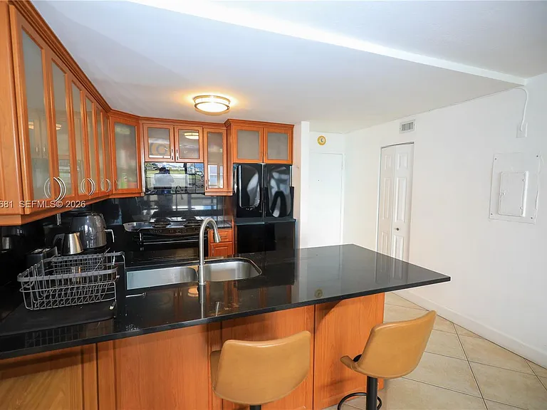 600 NE 36th St #710 — Photo 14