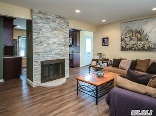 33 Blacksmith Rd, Levittown, NY 11756