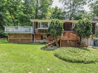 2 Crescent Dr, Andover, NJ 07821