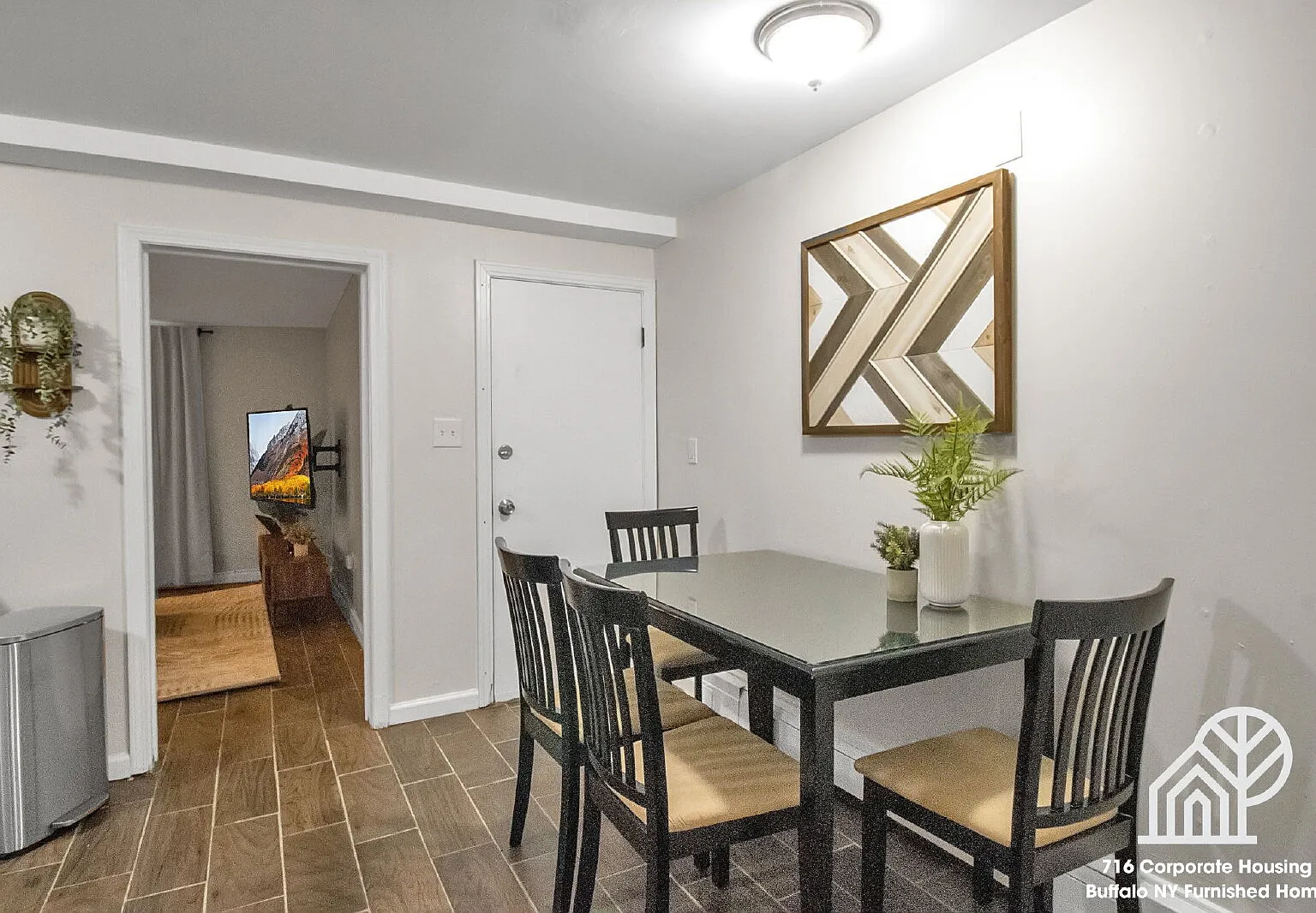 1540 Abbott Rd — Photo 2