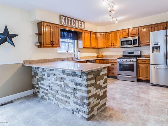 4th image of 4 Lauren Ln