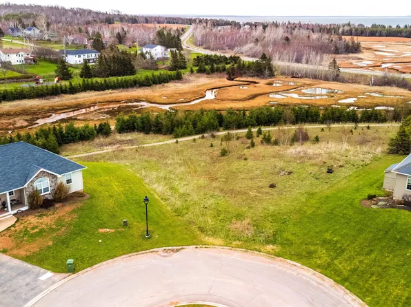 65 Larkspur St, Stratford, PE C1B 0H2