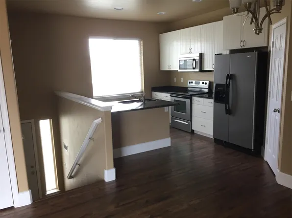 2019 Koch Dr, Bismarck, ND 58503