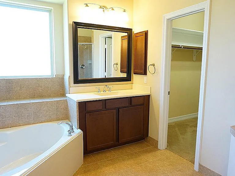 3319 Hawkins Glen Ln — Photo 12