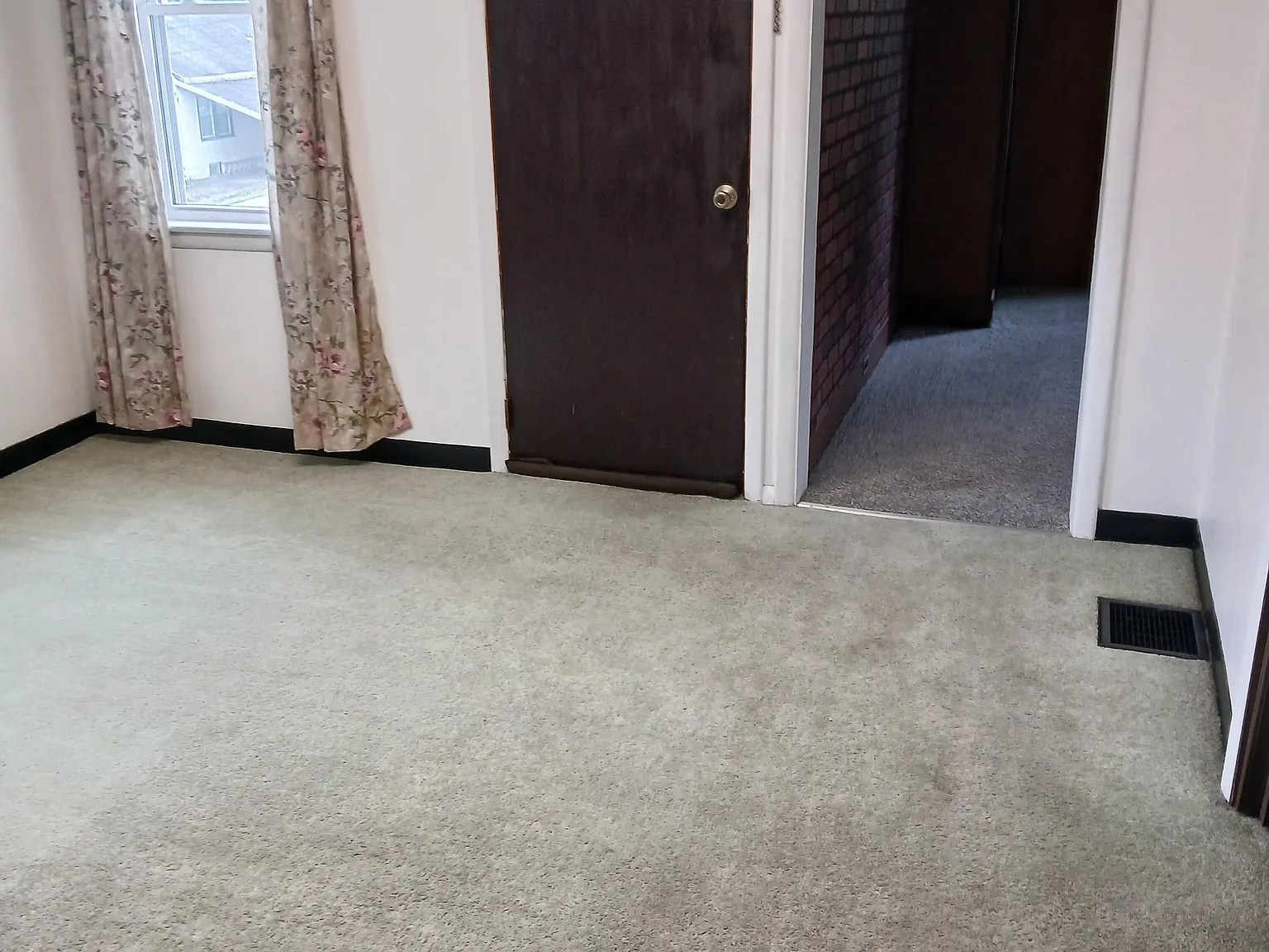 2 bed, 900 sqft, $1,400 — Photo 3