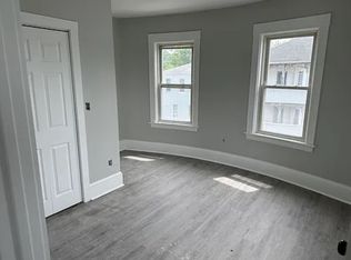 26 Douglas St, Worcester, MA 01603