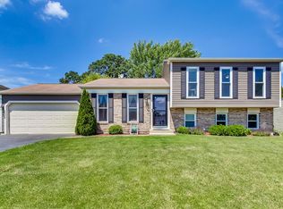 792 Hemlock Ln, Carol Stream, IL 60188