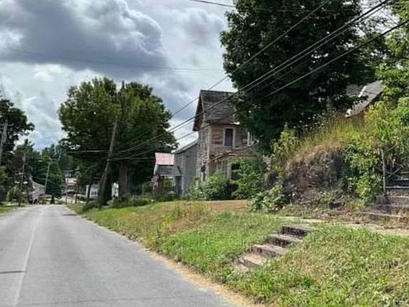 Exterior Neighborhood (street photo)