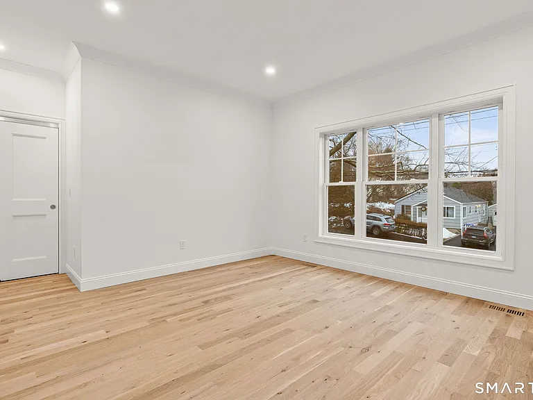108 New England Ave — Photo 10