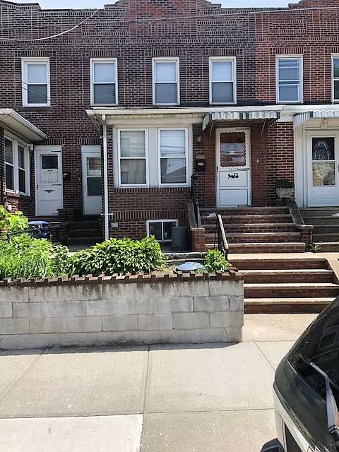 1st image of 2377 33rd St