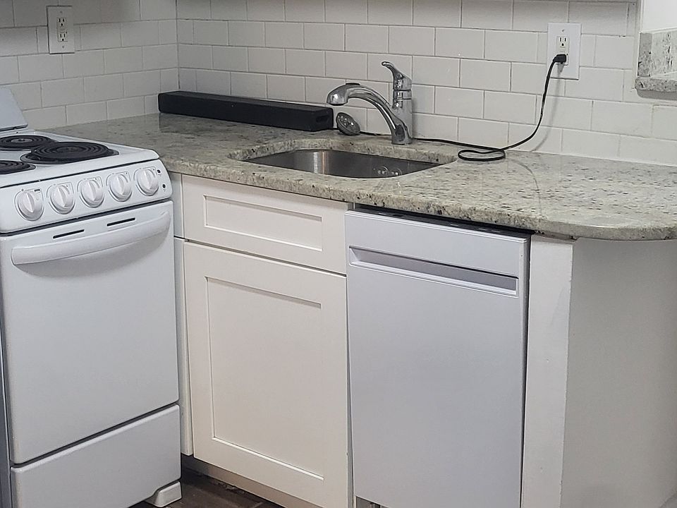 1st image of 630 E 9th St APT Bw
